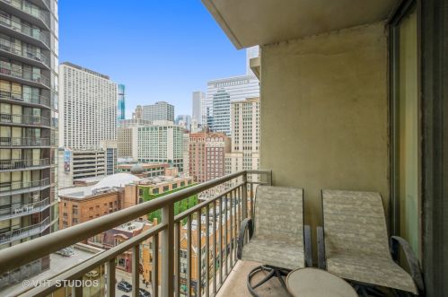 630 State St, Chicago IL 60605-1807 exterior