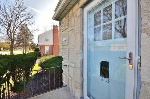 3917 Roosevelt Dr, Milwaukee, WI 53216-3037