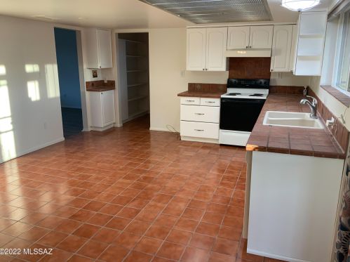 1822 Camino Seco, Tucson AZ  85710-7241 exterior