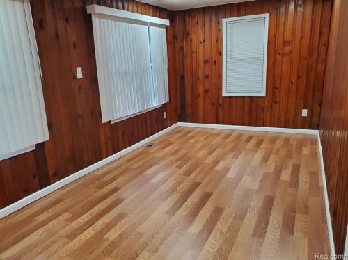 18033 Hanna St, Melvindale MI  48122-1422 exterior