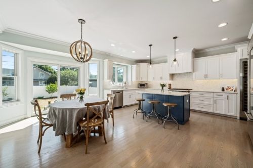 697 Parkside Ave, Elmhurst IL 60126-5029 exterior