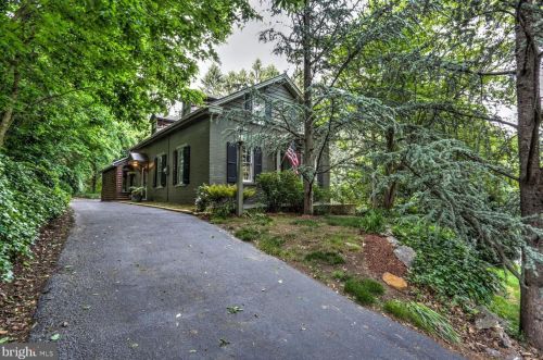 405 Old Blue Rock Rd, Lancaster, PA 17603-9415