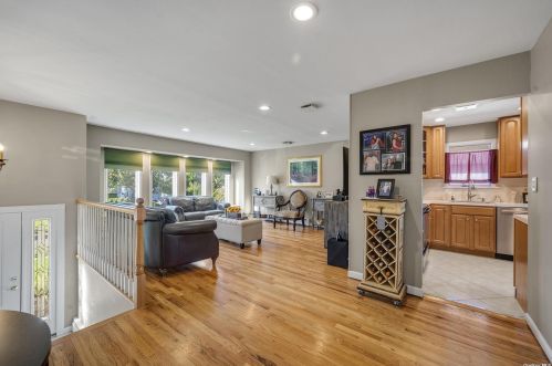 15 Farmstead Rd, Commack NY 11725-1506 exterior