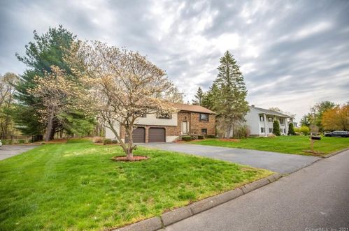 54 Lancaster Dr, Windsor, CT 06095-1471