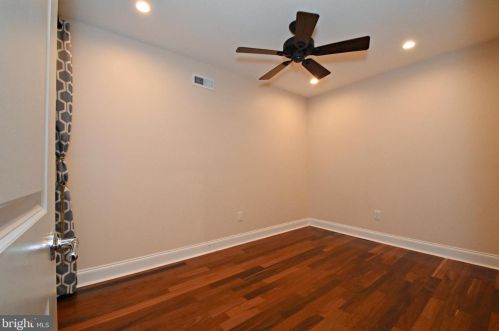 120 Greenwich St, Philadelphia PA 19147-6110 exterior