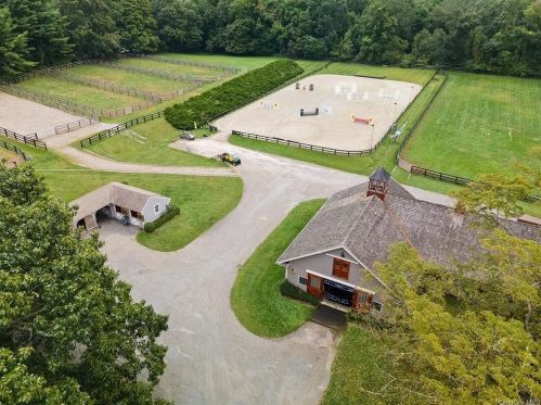 14 Middle Patent Rd, Armonk NY  10504-2802 exterior