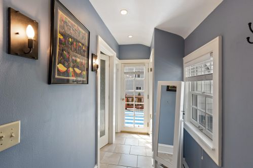 2119 Marion St, Milwaukee WI  53211-2007 exterior