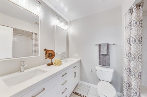 1312 Damen Ave, Chicago IL 60647-5507 exterior