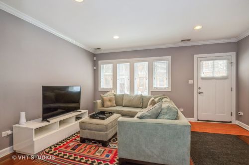 3155 Honore St, Chicago IL 60622-1011 exterior