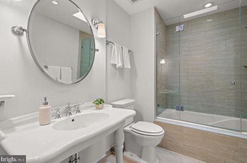 613 Royal St, Alexandria VA  22314-2031 exterior