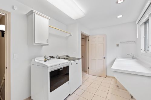 9555 Range Line Rd, Milwaukee WI 53209-2619 exterior