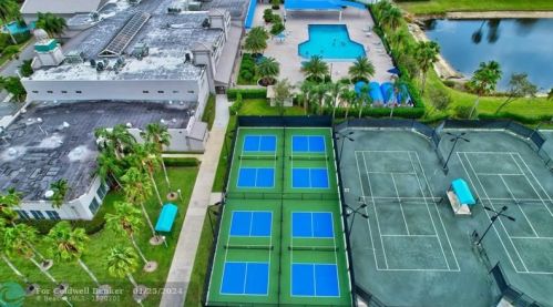 7572 Is Breeze Ter, Boynton Beach FL 33437-5403 exterior