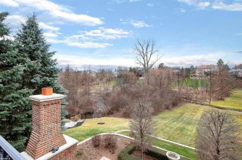 1140 Autumnview Dr, Rochester MI 48307-6060 exterior