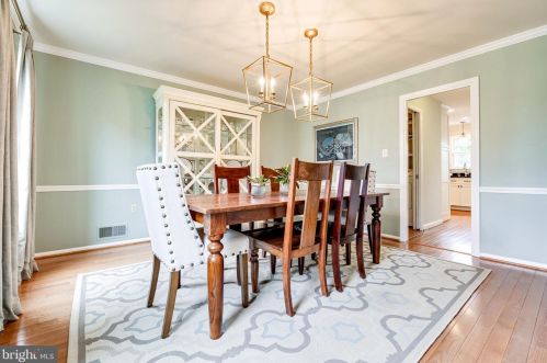 2122 Rampart Dr, Alexandria VA exterior