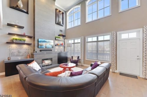 30 Keimel Ct, Town Center, NJ 07052-6624