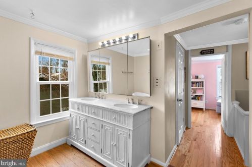 725 Silver Spring Ave, Silver Spring MD 20910-4616 exterior