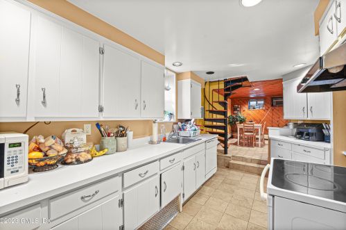 18 Comly Ave, Greenwich CT 06831-4933 exterior