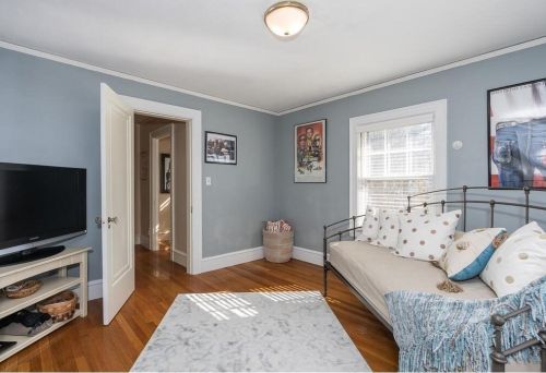 30 Pleasantview Ave, Springfield MA 01106-1019 exterior