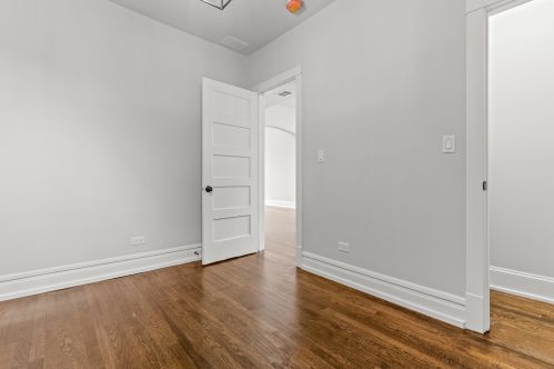 3142 Diversey Ave, Chicago IL 60647-1558 exterior