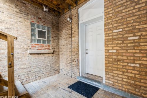 1946 Touhy Ave, Chicago IL 60626-2324 exterior