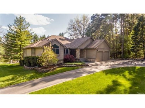 321 Wolfe Rd, Brandon MI  48462-9044 exterior