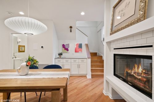 2710 Bosworth Ave, Chicago IL 60642-8062 exterior