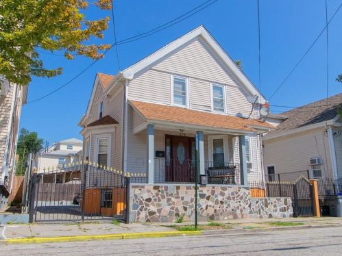 179 Colfax St, Providence, RI 02905-1803