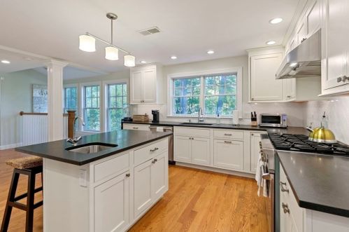 82 Day St, Newton MA 02466-2906 exterior