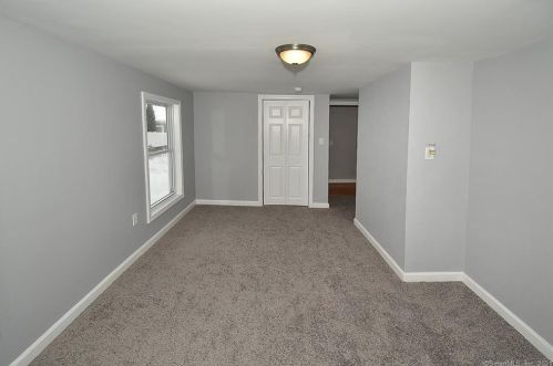 14 Lk St, Ellington CT 06029-3008 exterior