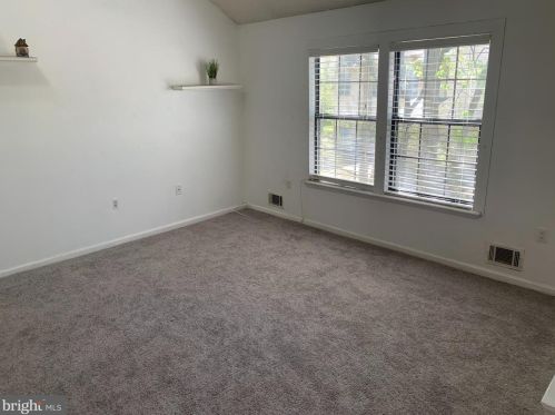 111 Daisy Ct, Jackson Twp, NJ 08527-2582