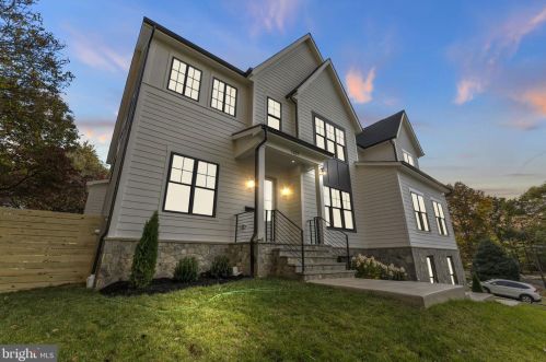 1327 Mayflower Dr, Mc Lean VA 22101-3405 exterior