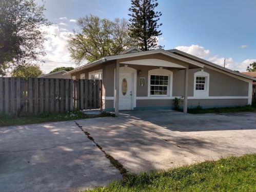 2629 26th St, Fort Pierce, FL 34981-5564