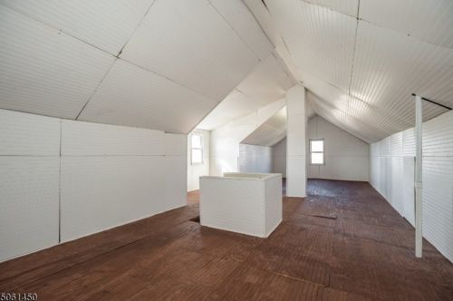 30 Glover Ave, West Paterson NJ 07424-2843 exterior