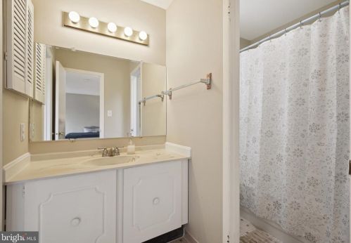 2001 Dundee Rd, Rockville MD 20850-3046 exterior