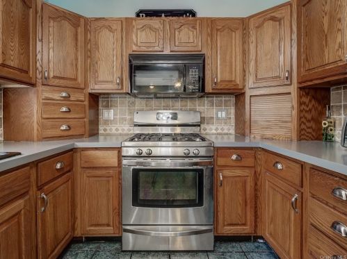 24 Roosevelt Ave, Middletown NY 10940-4633 exterior