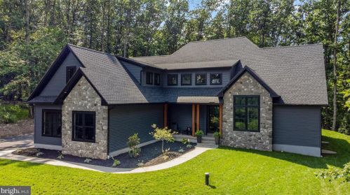 2054 Church Rd, Hummelstown, PA 17036-9796