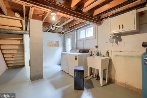 2515 Chestnut Ridge Dr, Lancaster PA  17601-1936 exterior