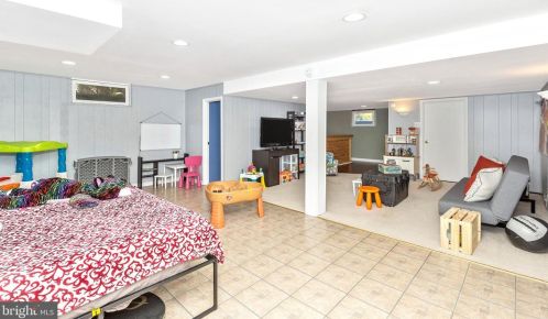 604 Forest Glen Rd, Silver Spring MD 20910-1122 exterior