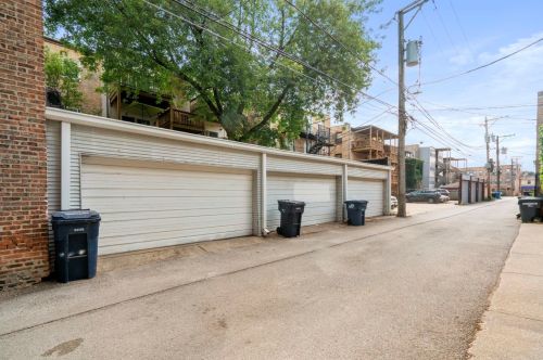 7642 Greenview Ave, Chicago IL  60626-1210 exterior