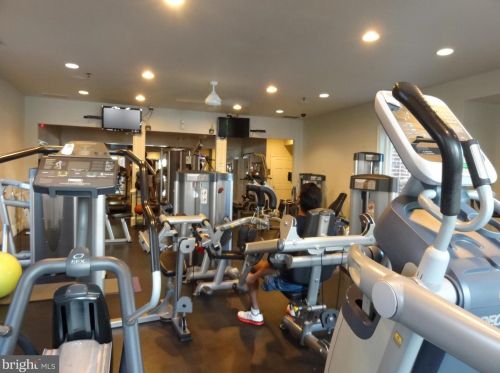 1600 Spring Gate Dr, Mc Lean VA 22102-3453 exterior