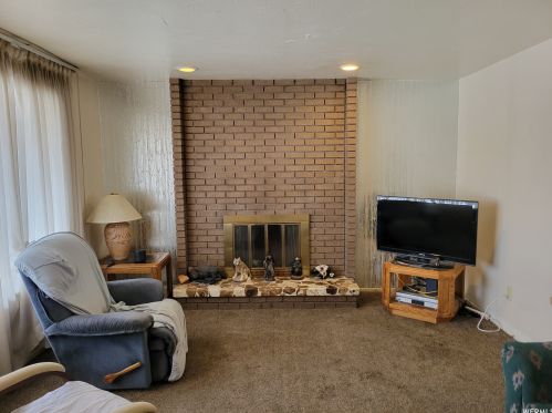 7912 3800, Taylorsville UT 84088-4407 exterior