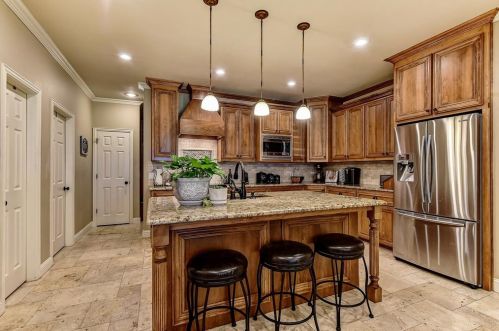 1757 Woodlake Rd, Denison TX 75021-8020 exterior