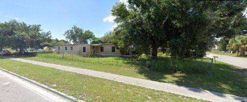 526 26th St, Fort Pierce, FL 34947-2695