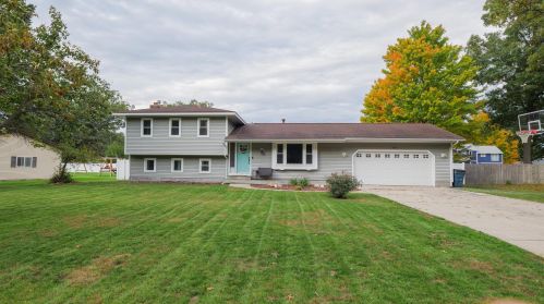 1666 Princess Ln, Meskegon, MI 49445-1726