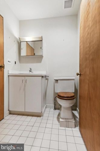 730 Bainbridge St, Philadelphia PA 19146-1807 exterior