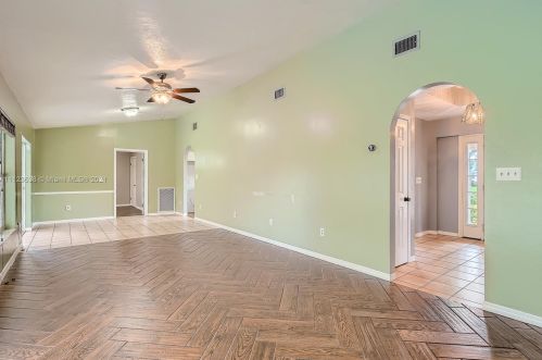 5205 Feather Crk Dr, Fort Pierce FL 34951-2327 exterior