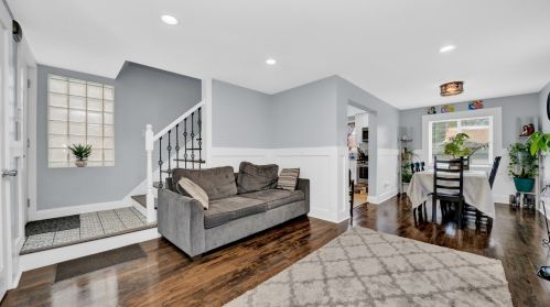 11351 Ewing Ave, Chicago, IL 60617-7020