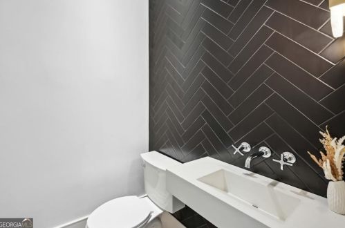 1266 Briardale Ln, Atlanta GA 30306-2624 exterior