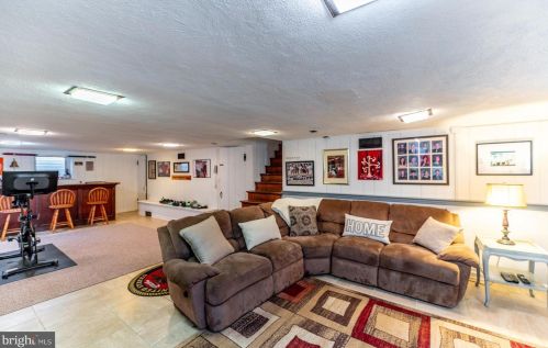 5 Lexington Ave, Pittsburgh PA 15215-3218 exterior