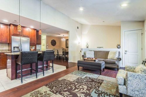 18 Della Dr, Babylon NY 11704-6240 exterior